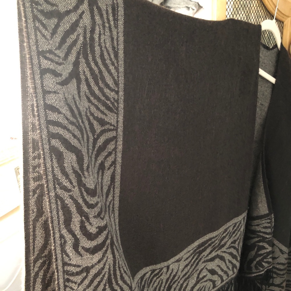 Barely worn brown oversized poncho - Picture 5 of 6